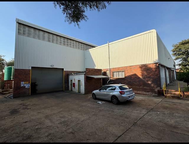 2,300M² WAREHOUSE FOR SALE IN ROBERTVILLE